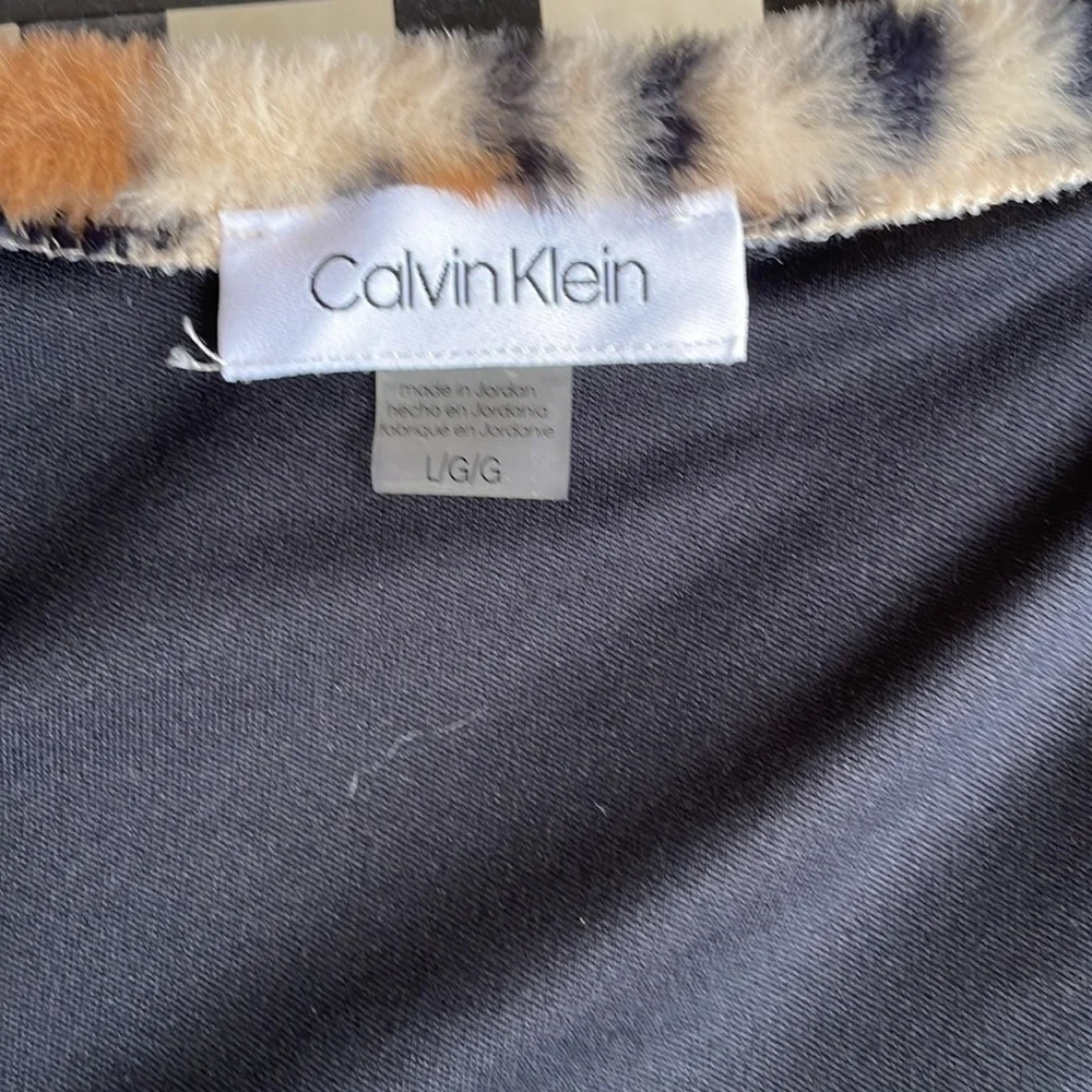 Calvin Klein Leopard faux‎ Fur Cropped Jacket - Picture 5 of 6